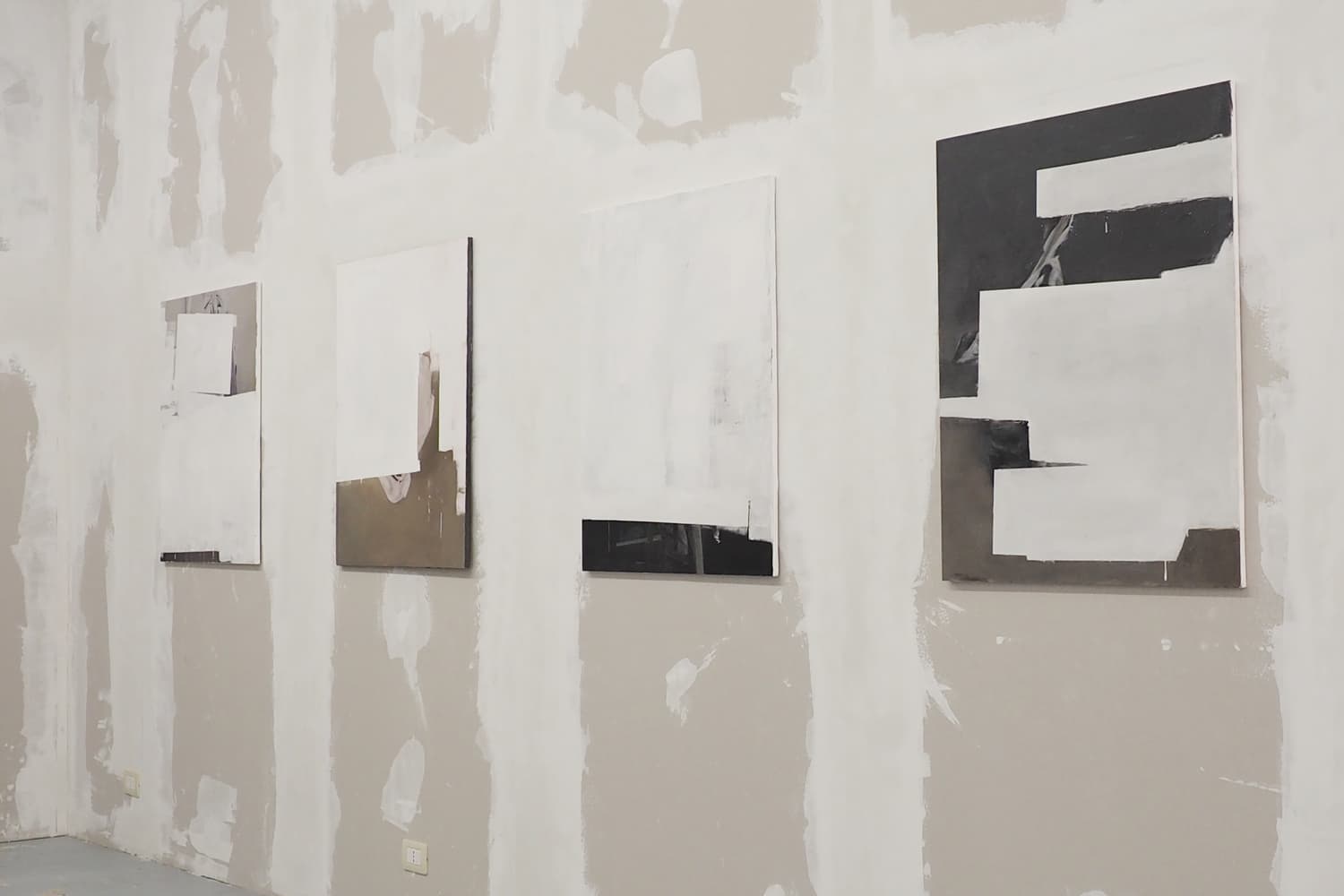 FRANCESCO DE PREZZO | nulla paintings | installation view | © Loom Gallery