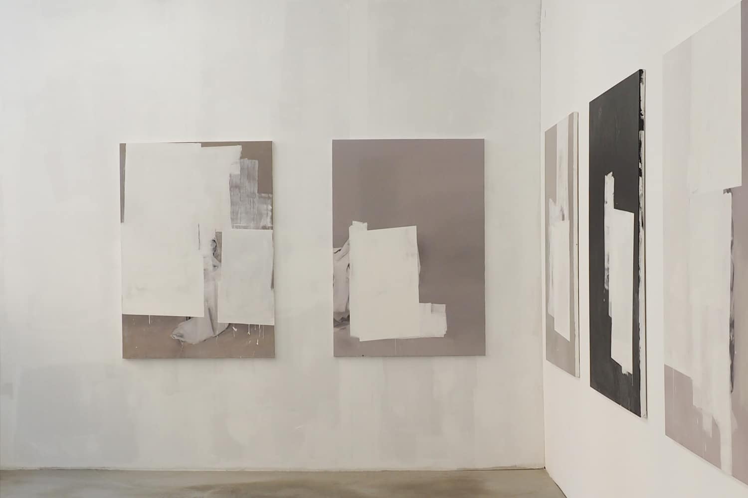 FRANCESCO DE PREZZO | nulla paintings | installation view | © Loom Gallery