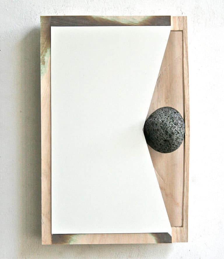 Honkvast (tide up), 2014 | hpl-plate, ash and stone | cm. 28 x 18 x 8